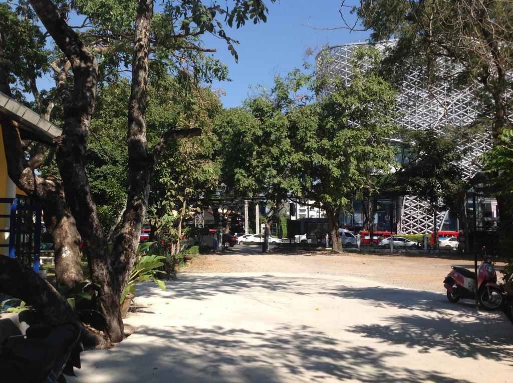 The Pub Guesthouse Chiang Mai Exterior photo