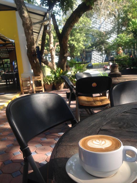 The Pub Guesthouse Chiang Mai Exterior photo
